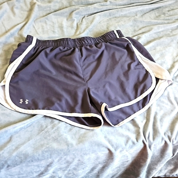 Medium‎ UnderArmour Running Shorts - Picture 1 of 2